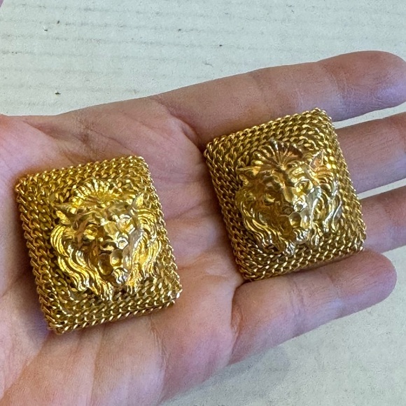 Vintage Lion Head RARE Square Shape Clip On Earrings Large Chunky Gold Tone - Picture 12 of 16